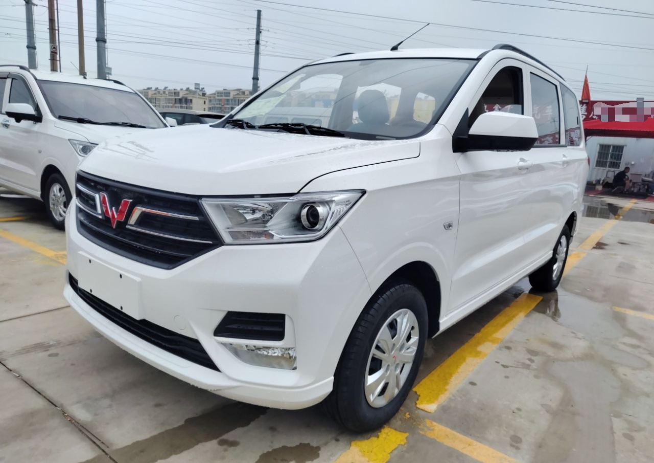 五菱汽车 五菱宏光 2021款 1.5L改款 S标准型 电动助力LAR