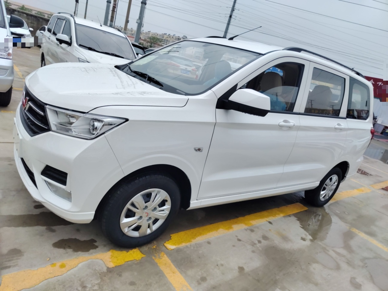 五菱汽车 五菱宏光 2021款 1.5L改款 S标准型 电动助力LAR