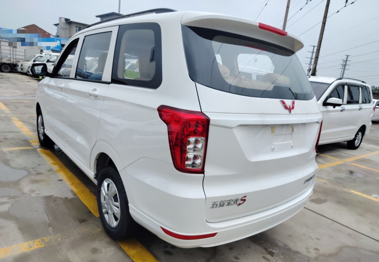 五菱汽车 五菱宏光 2021款 1.5L改款 S标准型 电动助力LAR