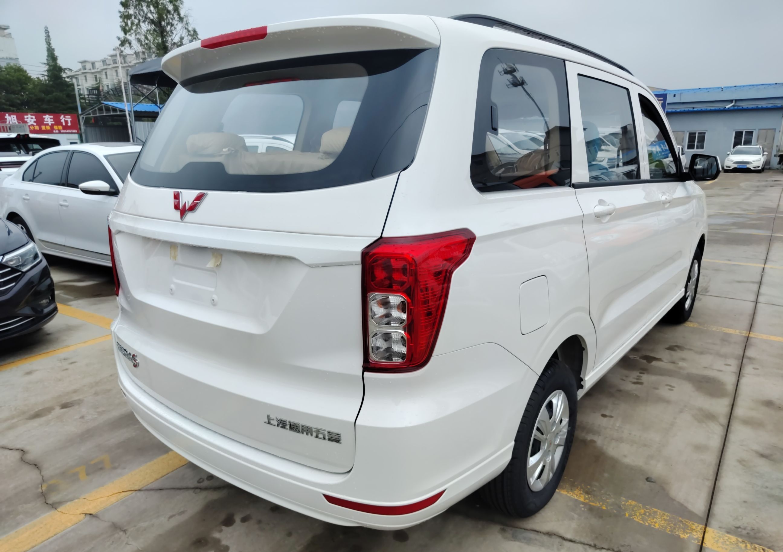 五菱汽车 五菱宏光 2021款 1.5L改款 S标准型 电动助力LAR