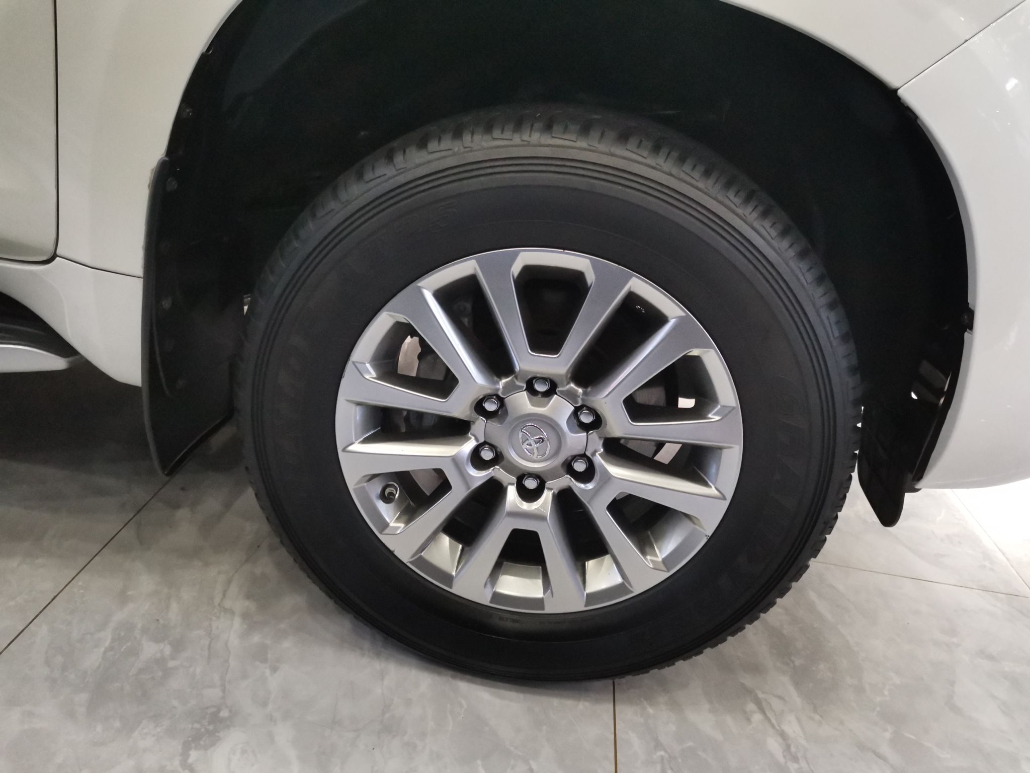 丰田 普拉多 2018款 3.5L 自动TX-L后挂备胎