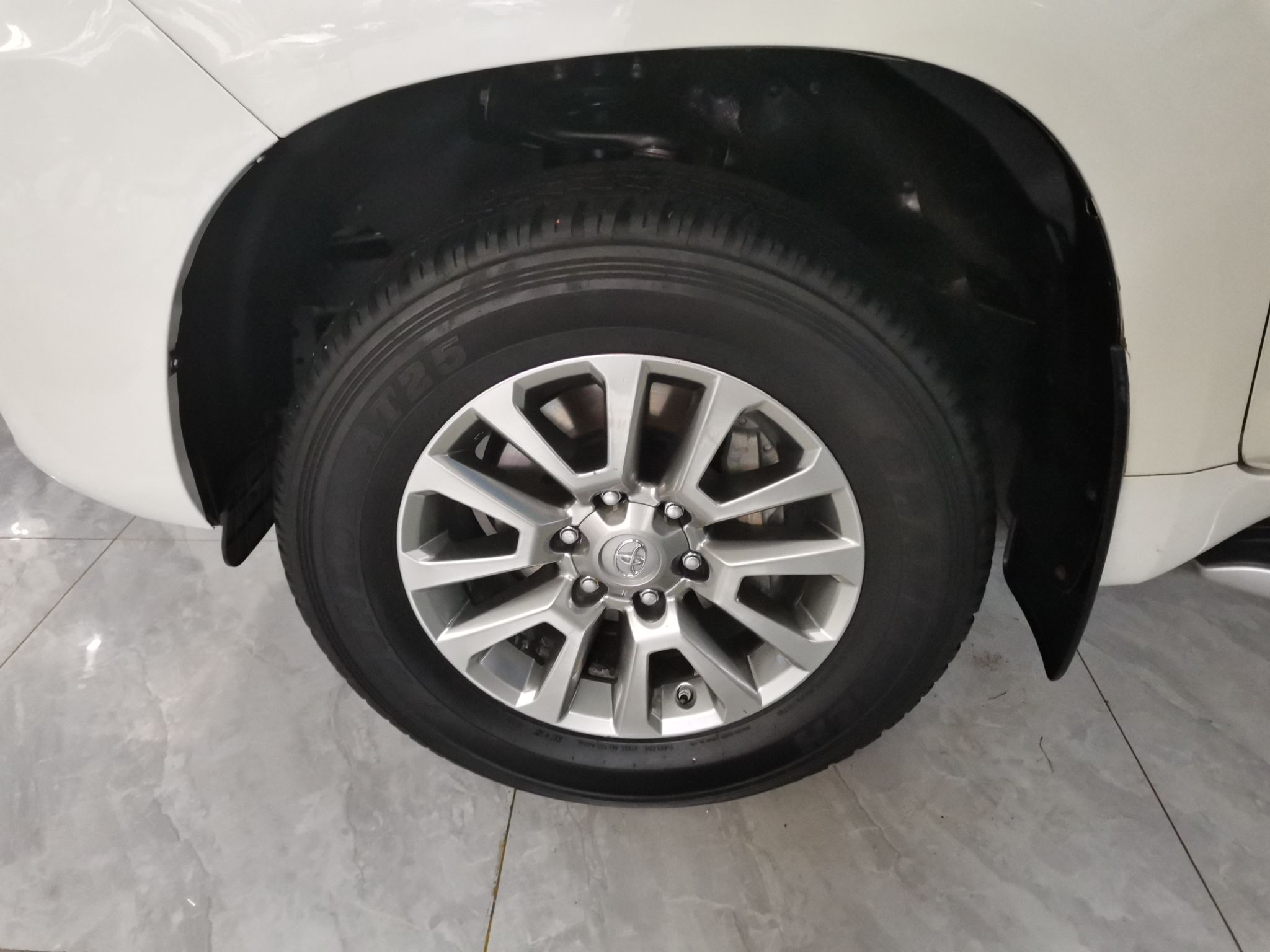 丰田 普拉多 2018款 3.5L 自动TX-L后挂备胎