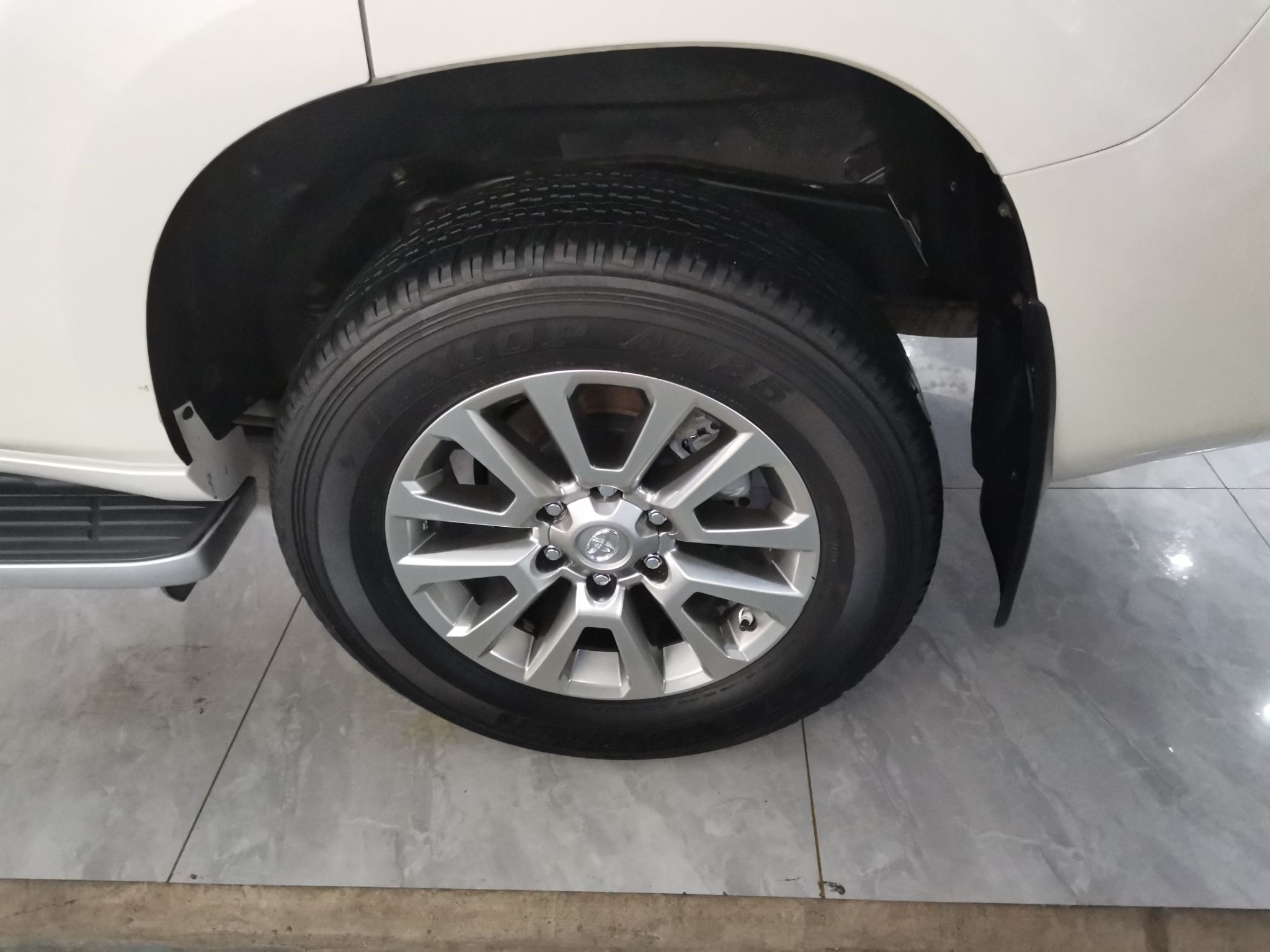 丰田 普拉多 2018款 3.5L 自动TX-L后挂备胎