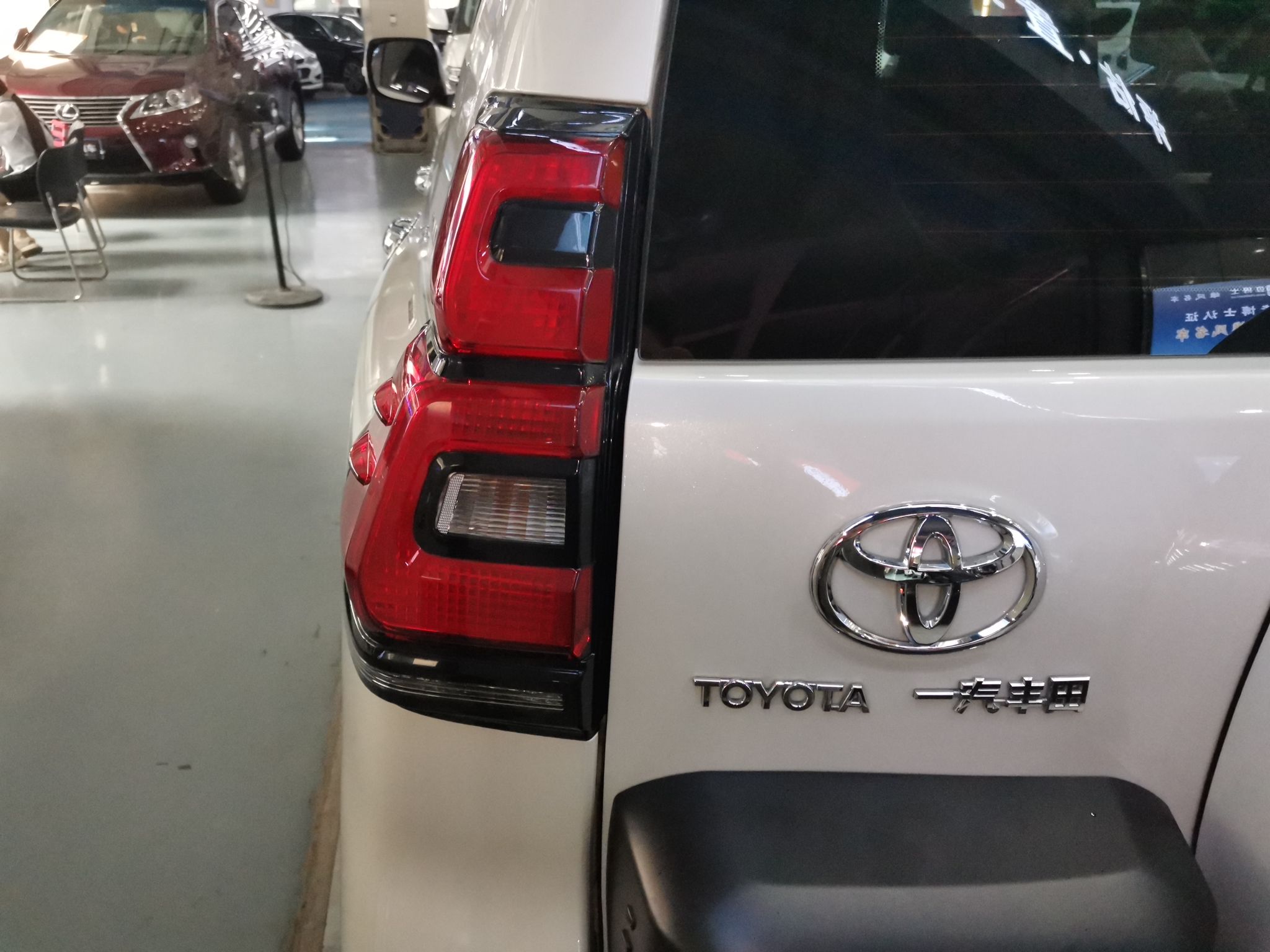 丰田 普拉多 2018款 3.5L 自动TX-L后挂备胎