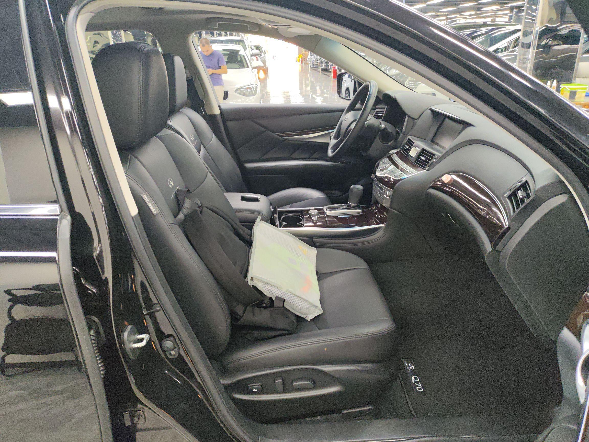 英菲尼迪Q70L 2013款 Q70L 2.5L 舒适版(进口)