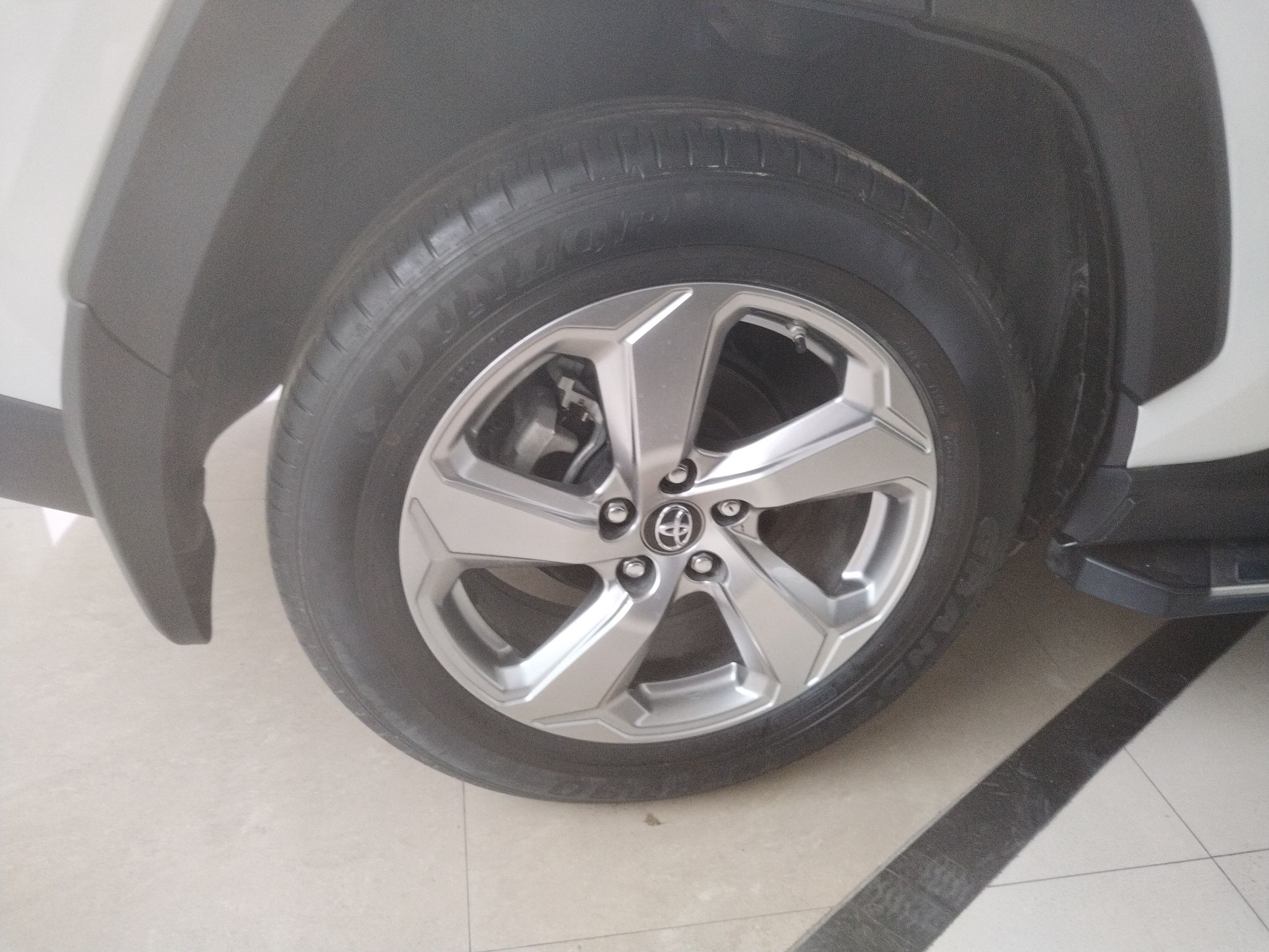 丰田 RAV4 2020款 2.0L CVT四驱风尚版