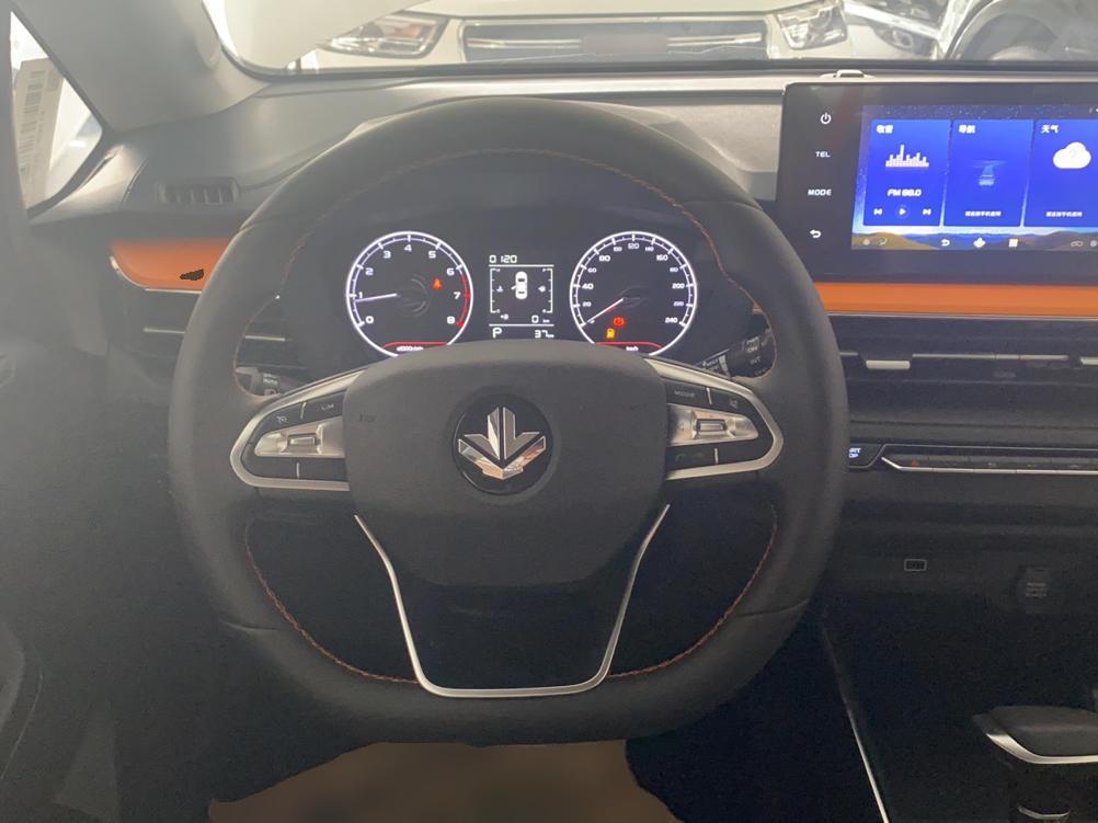 睿蓝汽车X3 PRO 2022款 1.5L CVT小飒