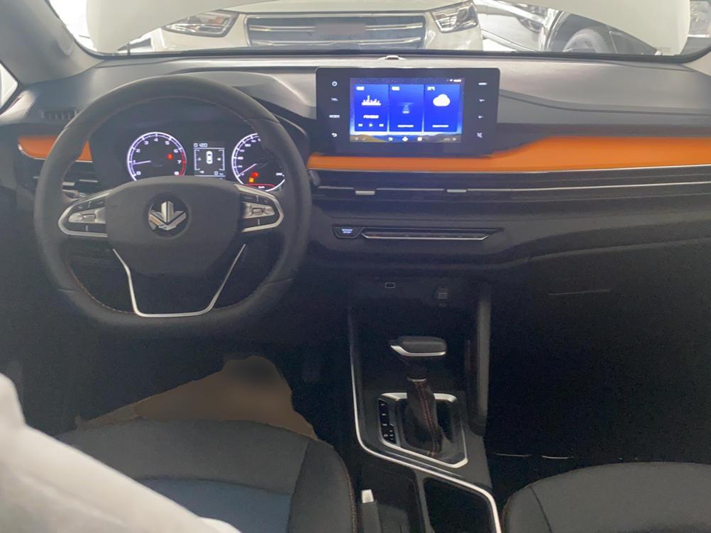 睿蓝汽车X3 PRO 2022款 1.5L CVT小飒