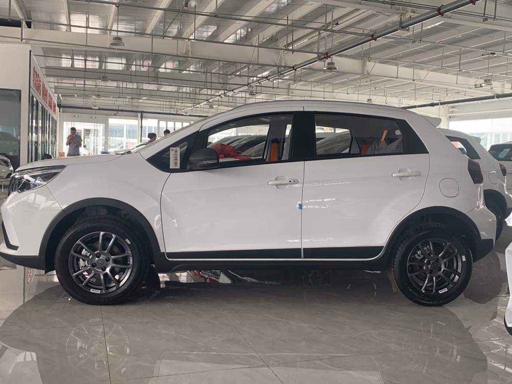 睿蓝汽车X3 PRO 2022款 1.5L CVT小飒