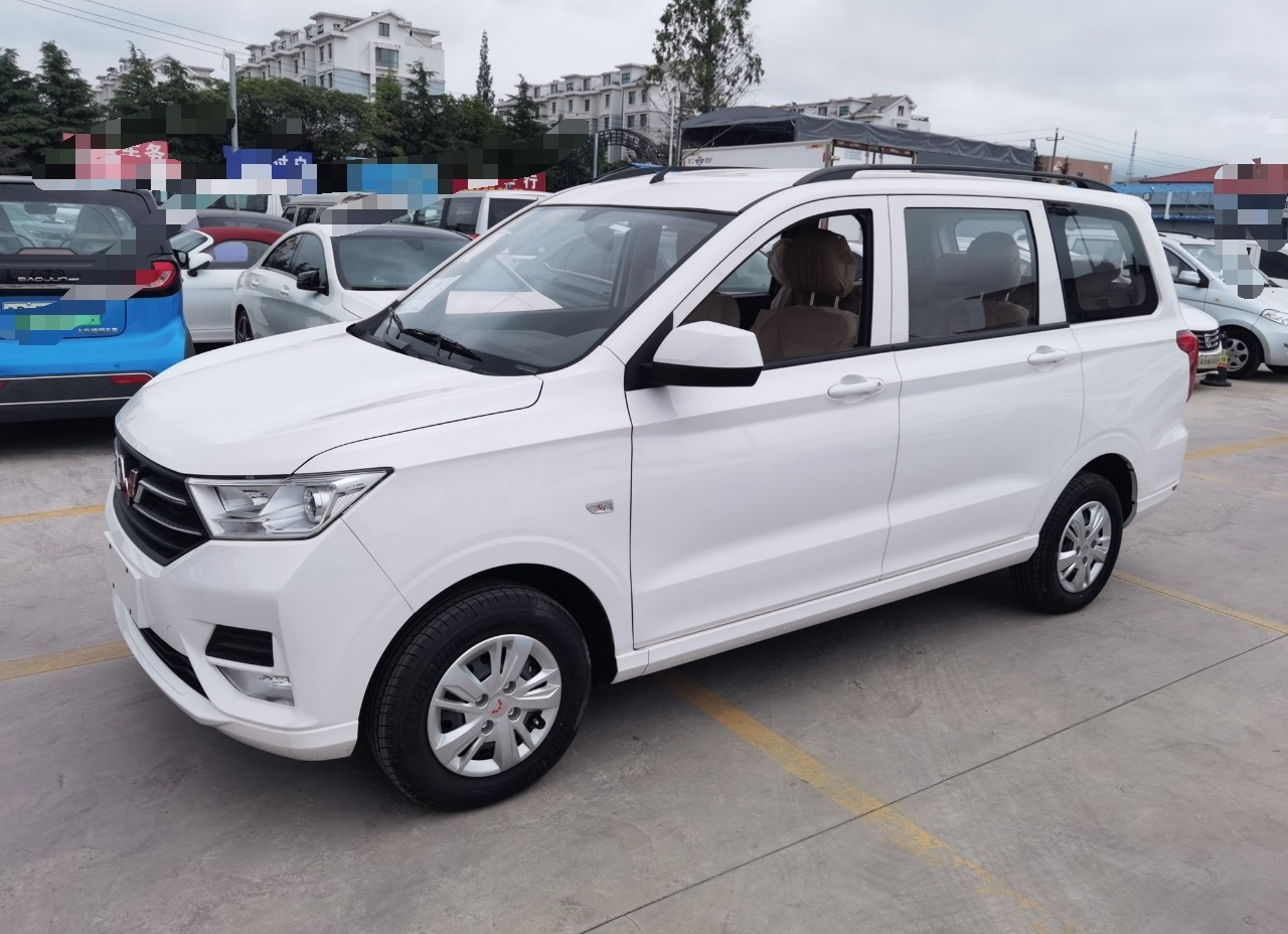 五菱汽车 五菱宏光 2021款 1.5L改款 S标准型 电动助力LAR