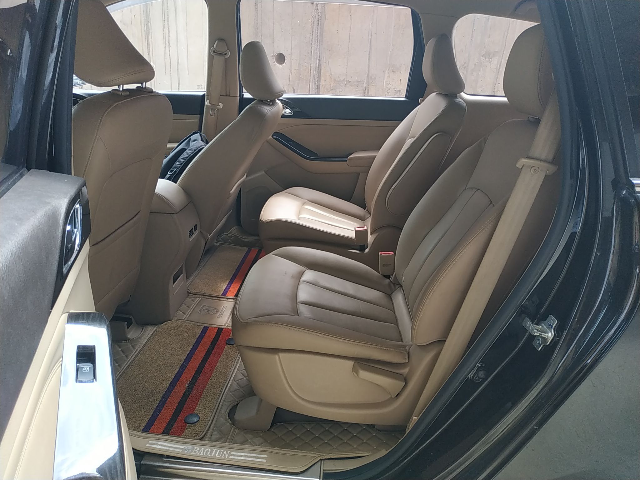 宝骏730 2014款 1.5L 手动豪华导航ESP版 7座