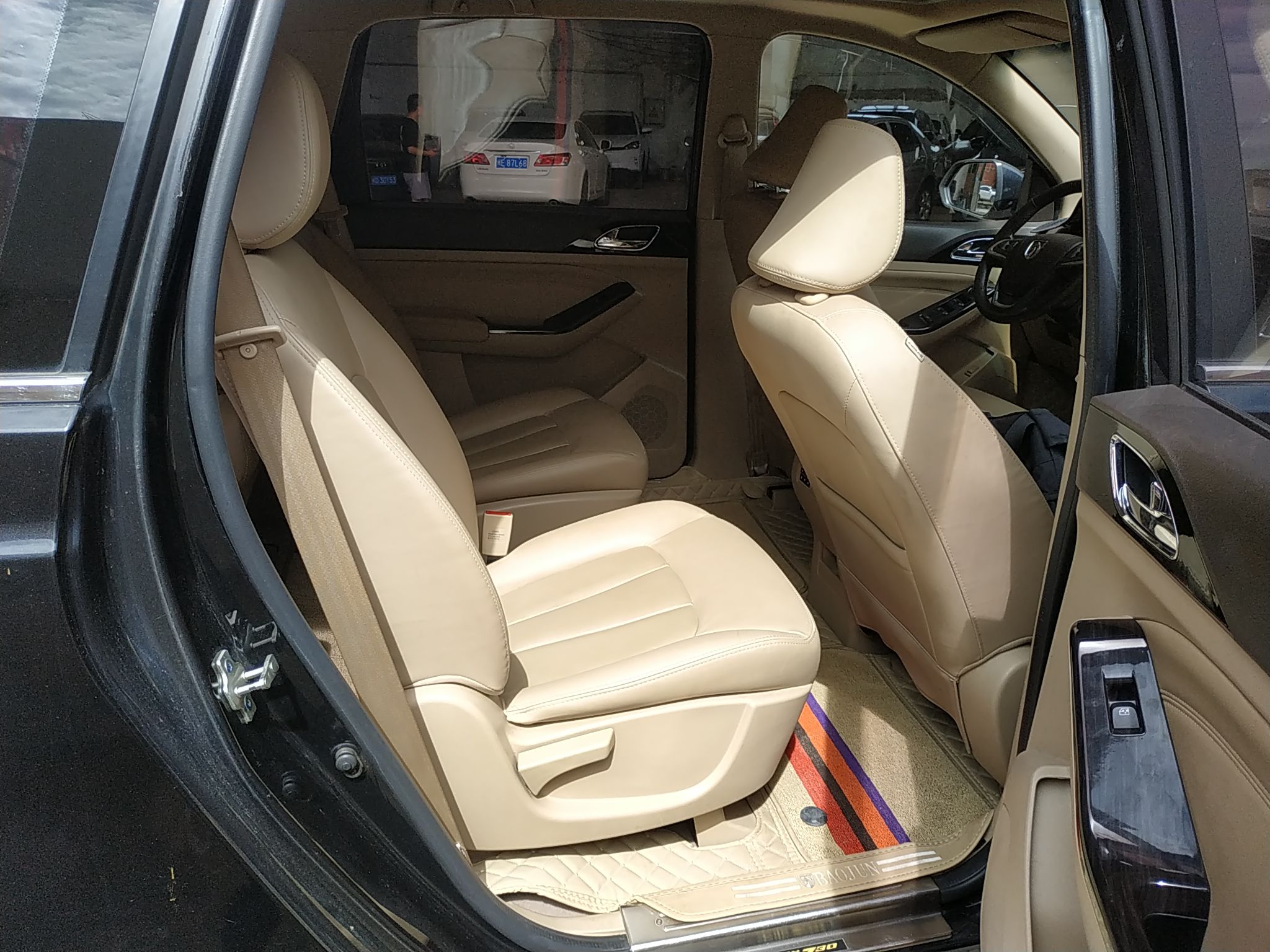 宝骏730 2014款 1.5L 手动豪华导航ESP版 7座