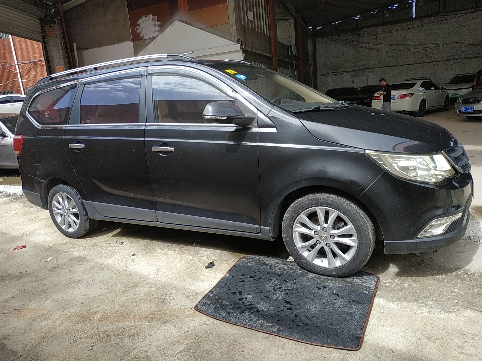 宝骏730 2014款 1.5L 手动豪华导航ESP版 7座