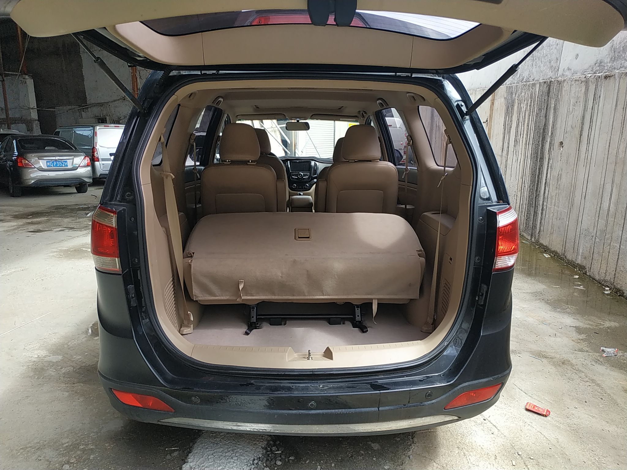 宝骏730 2014款 1.5L 手动豪华导航ESP版 7座