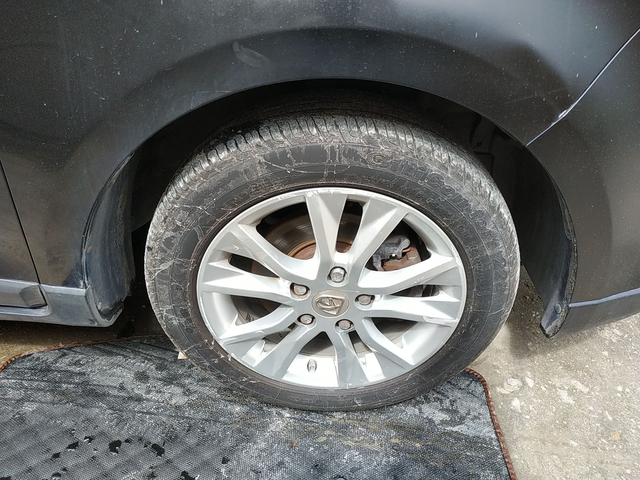 宝骏730 2014款 1.5L 手动豪华导航ESP版 7座