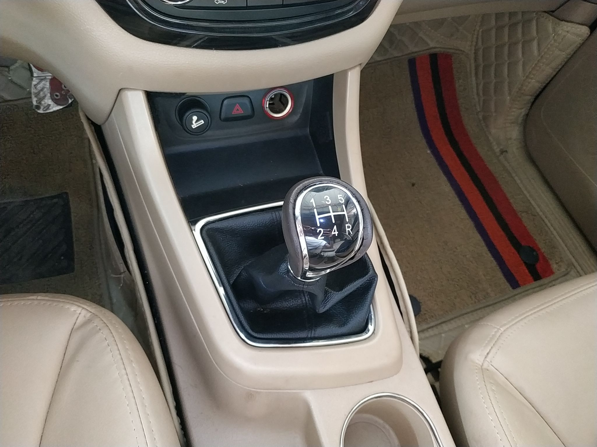 宝骏730 2014款 1.5L 手动豪华导航ESP版 7座