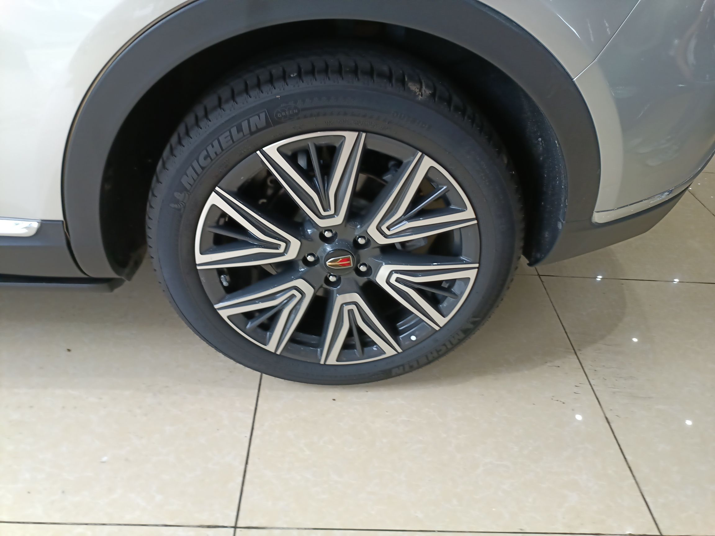 红旗HS5 2022款 改款 2.0T 智联旗享四驱版