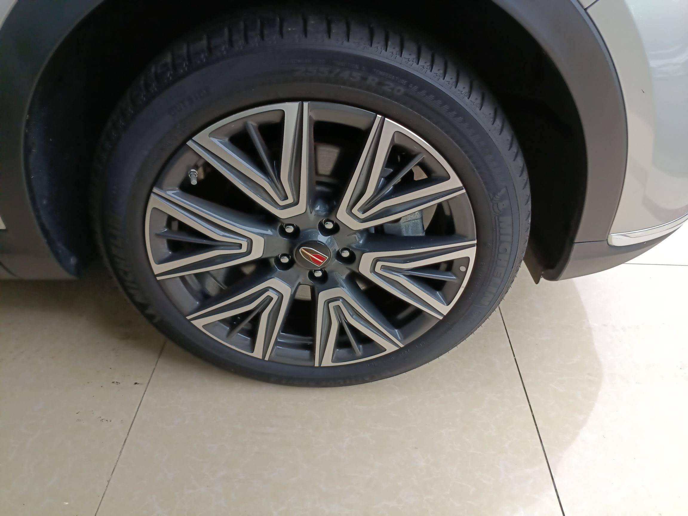 红旗HS5 2022款 改款 2.0T 智联旗享四驱版