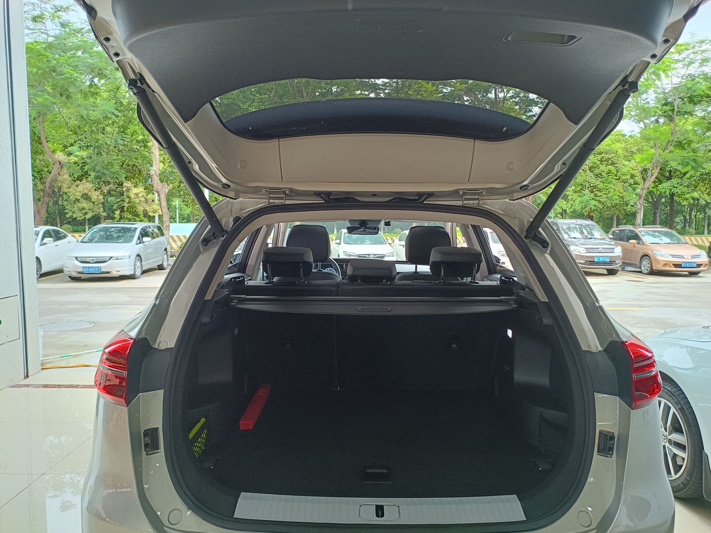 红旗HS5 2022款 改款 2.0T 智联旗享四驱版