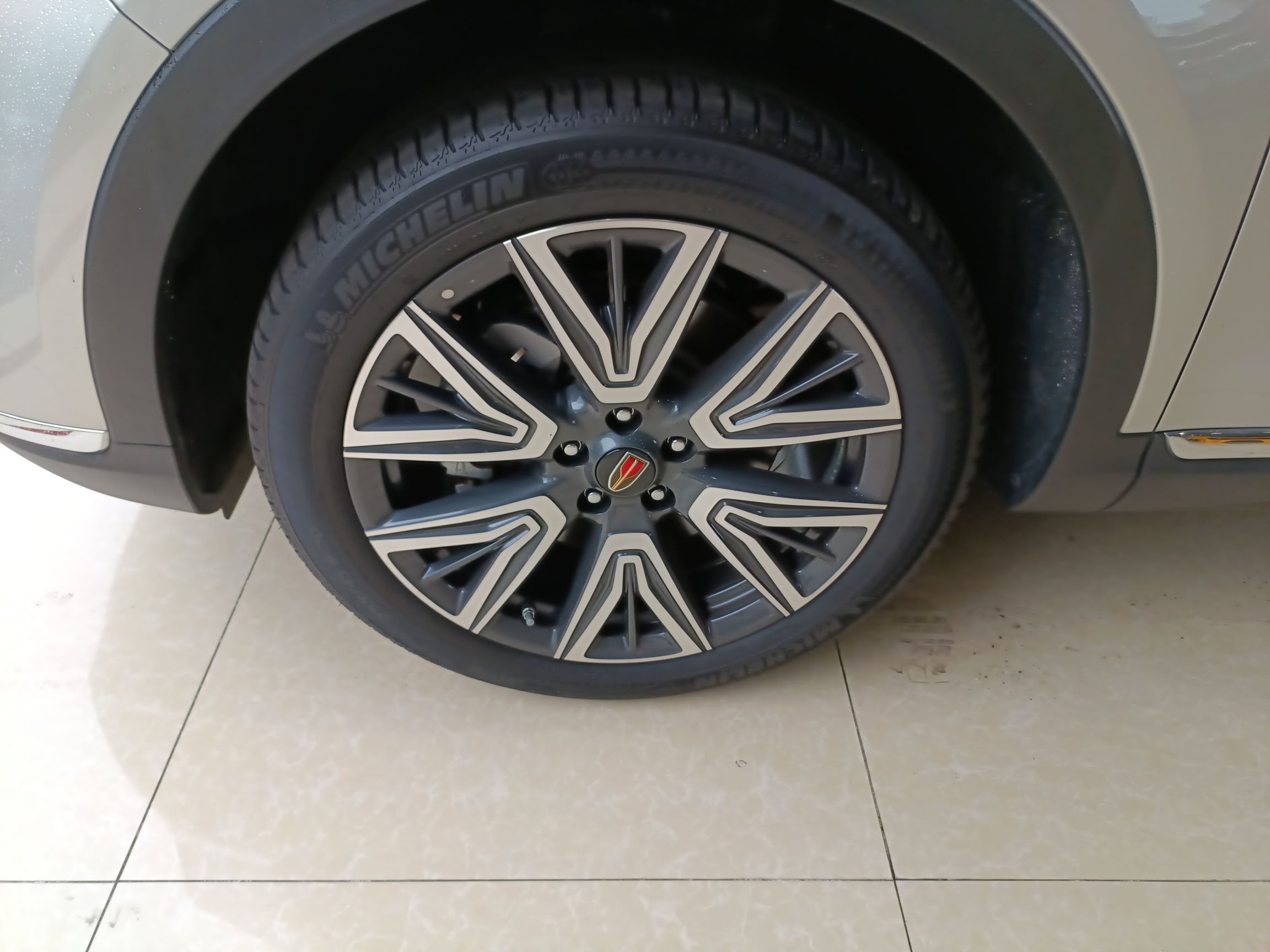 红旗HS5 2022款 改款 2.0T 智联旗享四驱版