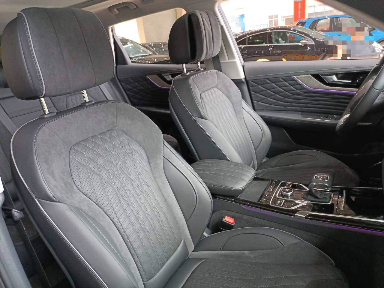 红旗HS5 2022款 改款 2.0T 智联旗享四驱版