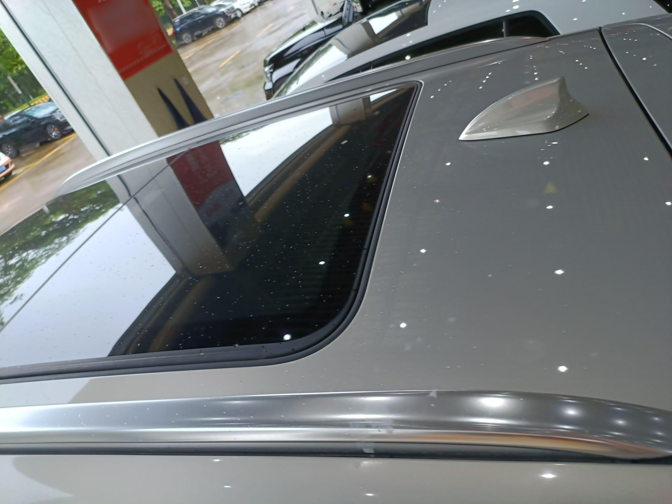 红旗HS5 2022款 改款 2.0T 智联旗享四驱版