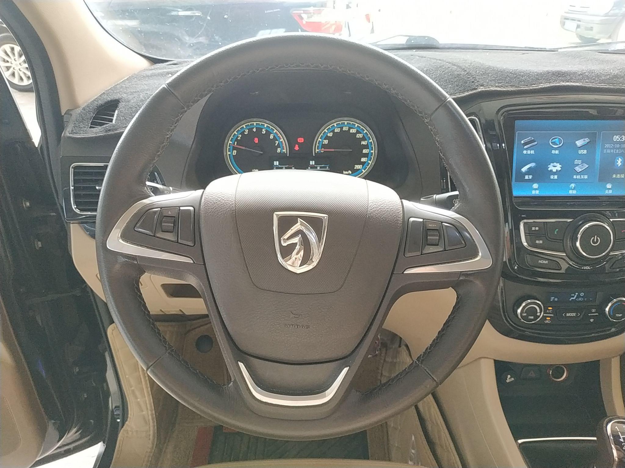 宝骏730 2014款 1.5L 手动豪华导航ESP版 7座