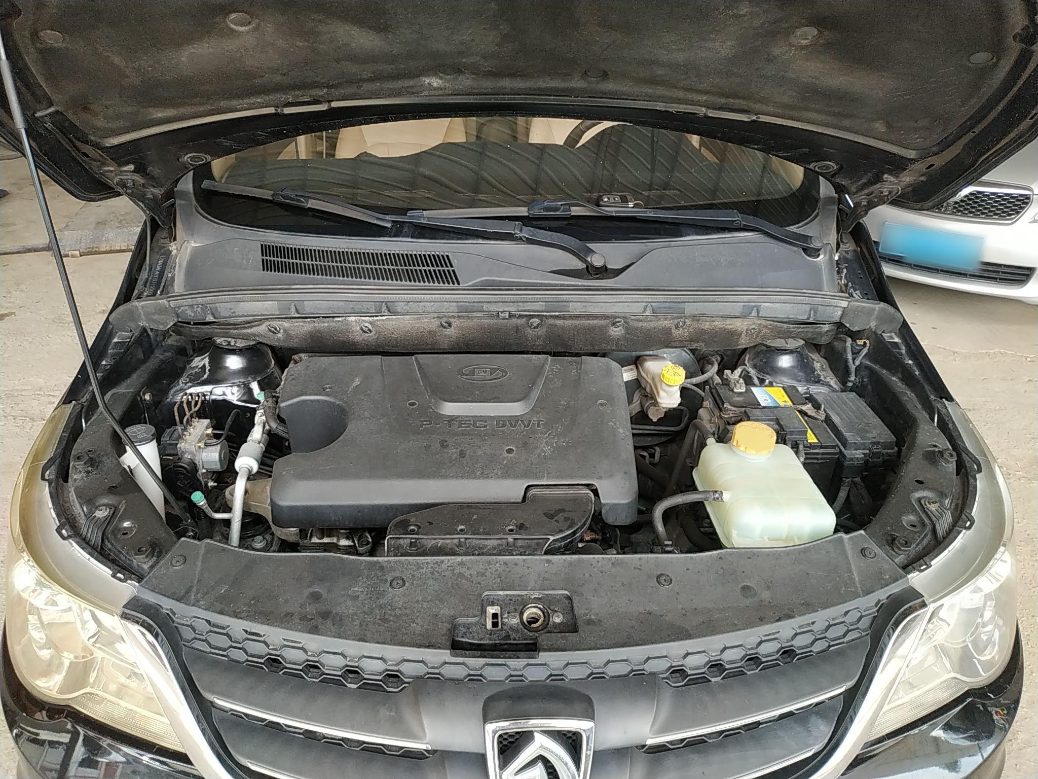 宝骏730 2014款 1.5L 手动豪华导航ESP版 7座