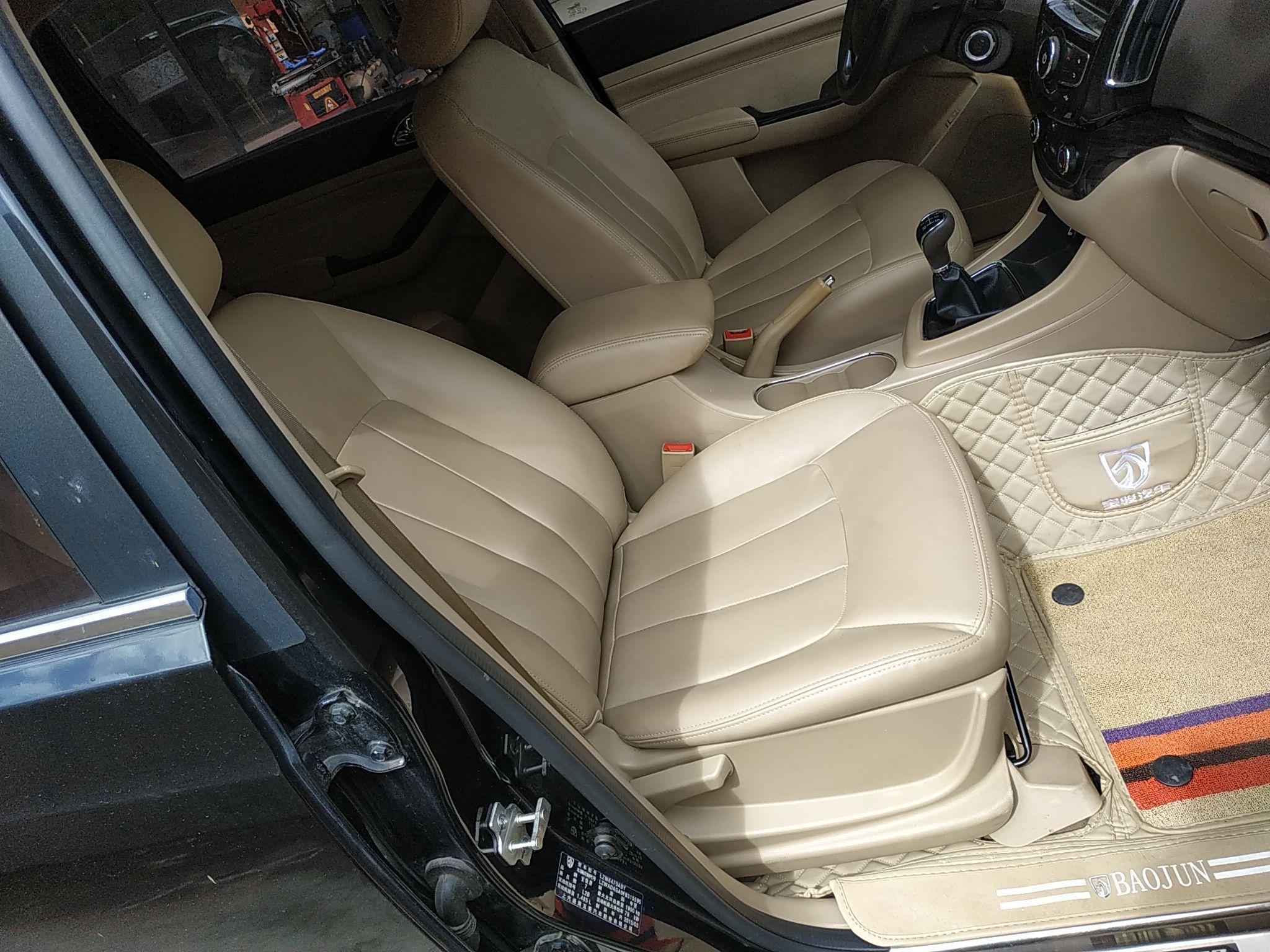 宝骏730 2014款 1.5L 手动豪华导航ESP版 7座