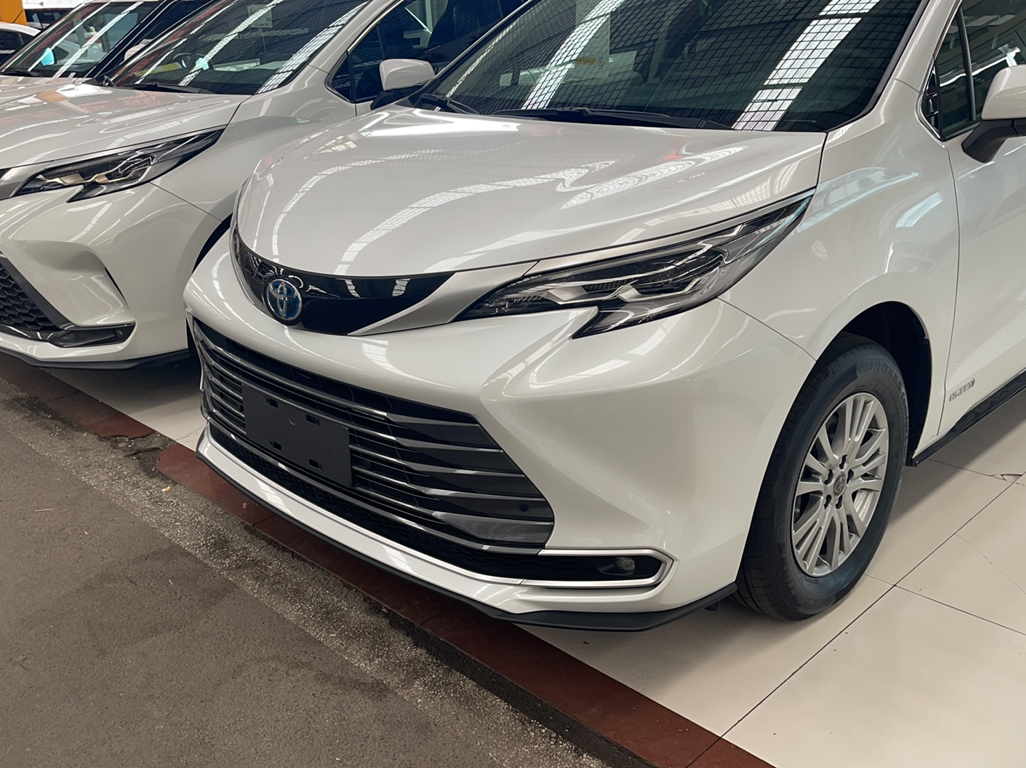 丰田 赛那SIENNA 2023款 2.5L混动 豪华版