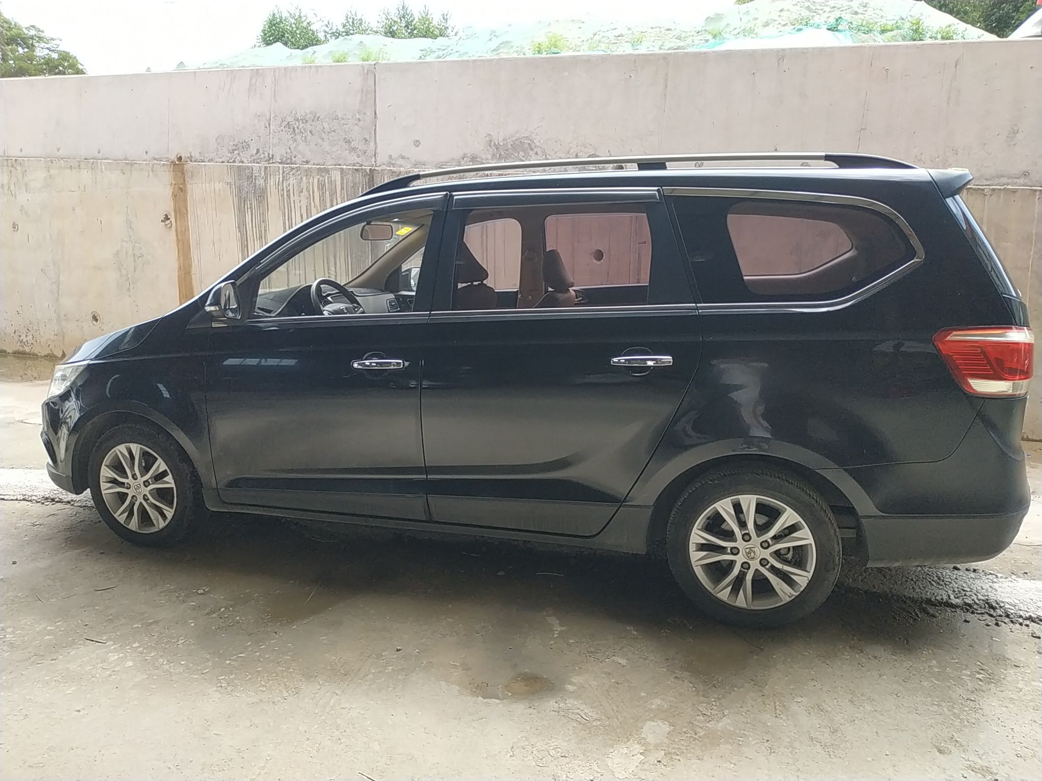 宝骏730 2014款 1.5L 手动豪华导航ESP版 7座