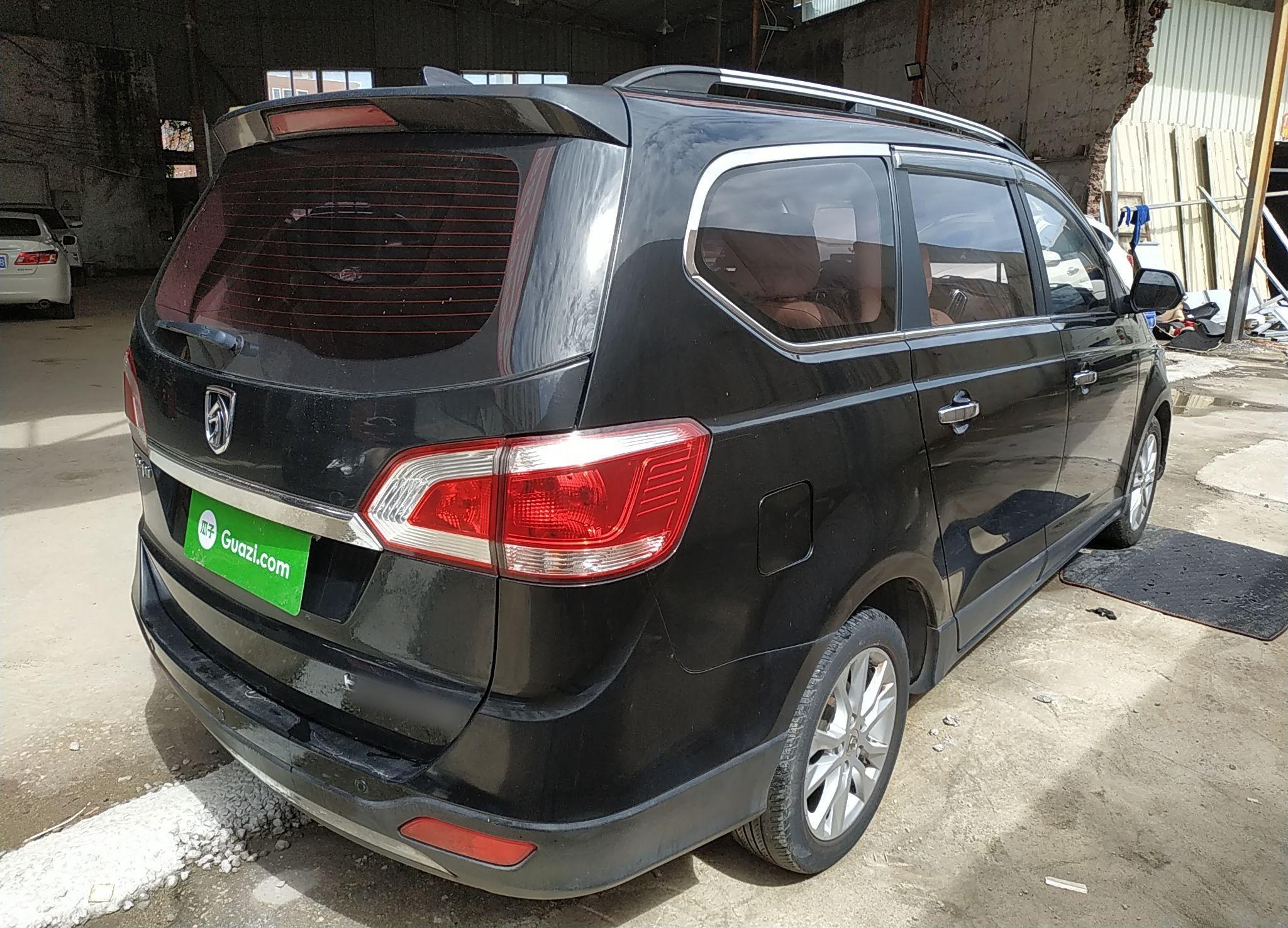 宝骏730 2014款 1.5L 手动豪华导航ESP版 7座