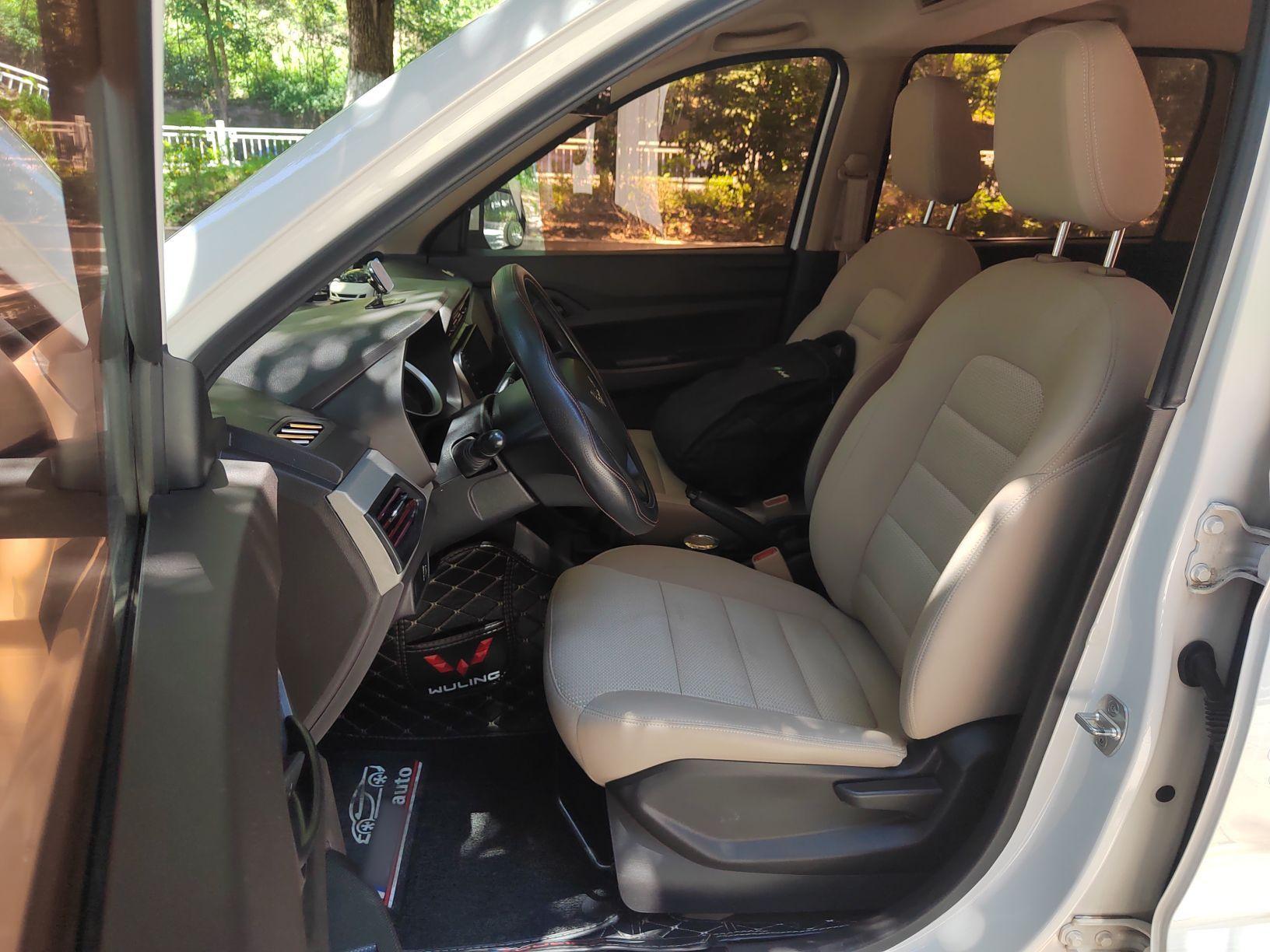 五菱汽车 五菱宏光 2018款 1.5L S标准型L2B