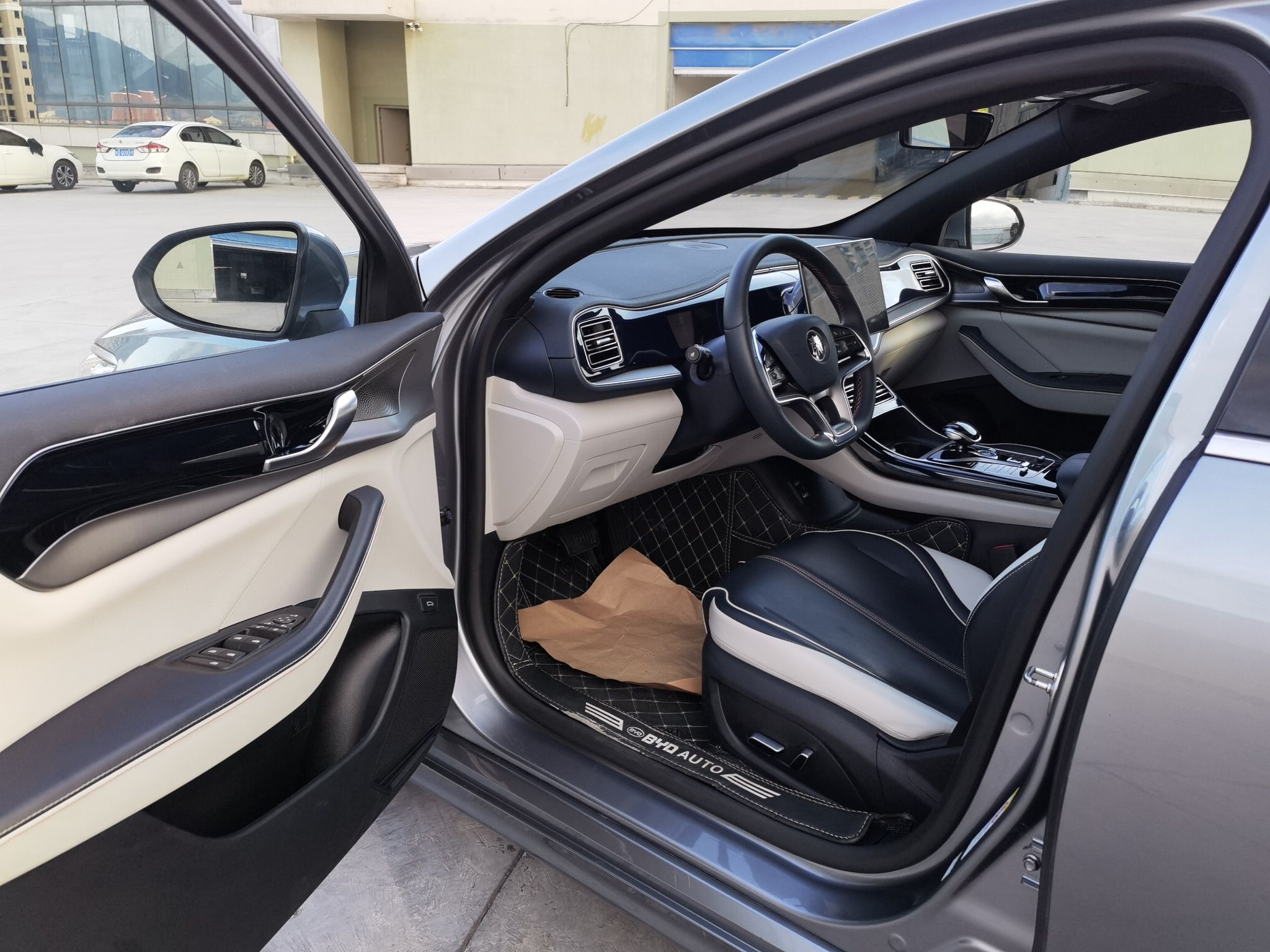 比亚迪 秦PLUS 2021款 DM-i 120KM 旗舰型