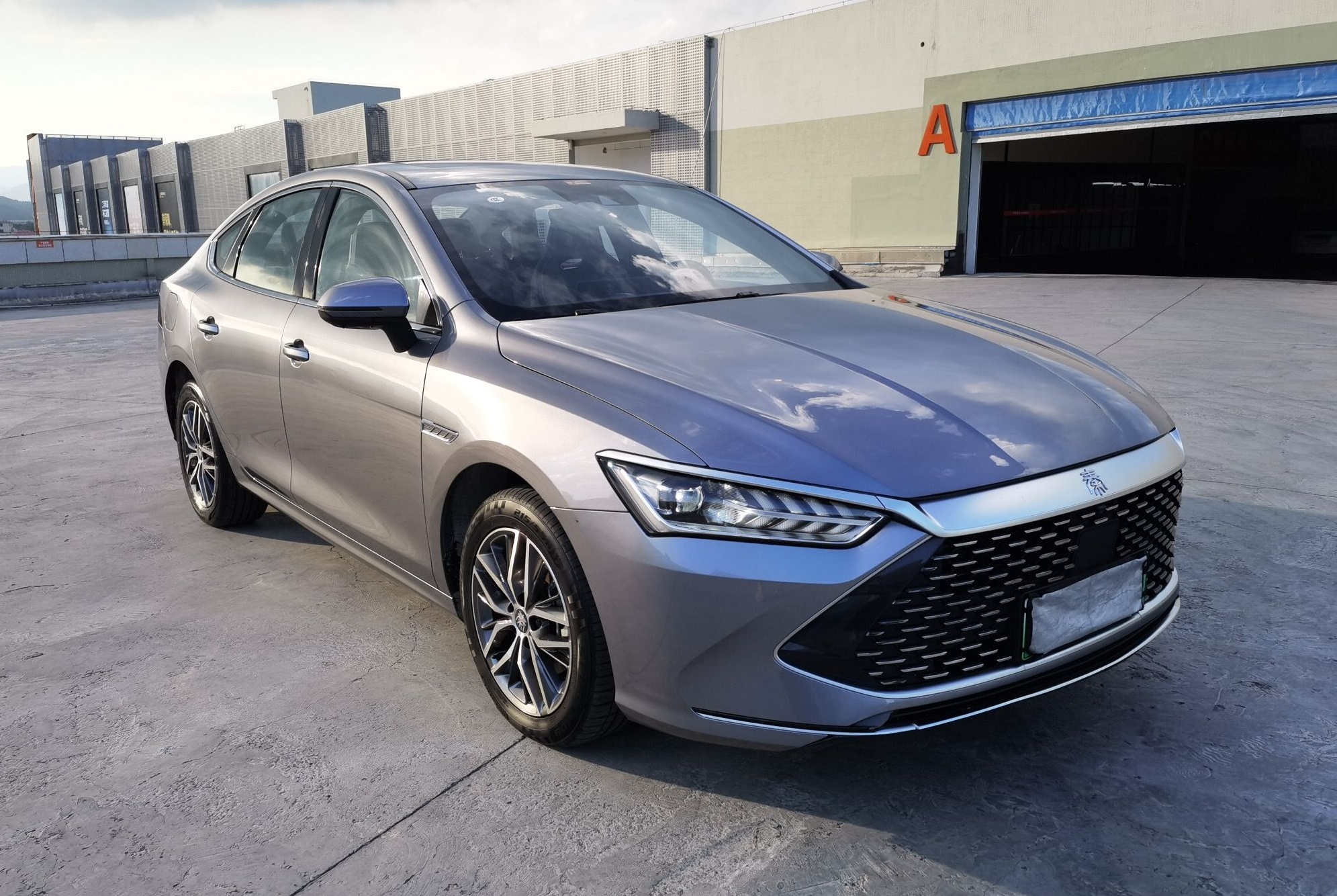 比亚迪 秦PLUS 2021款 DM-i 120KM 旗舰型