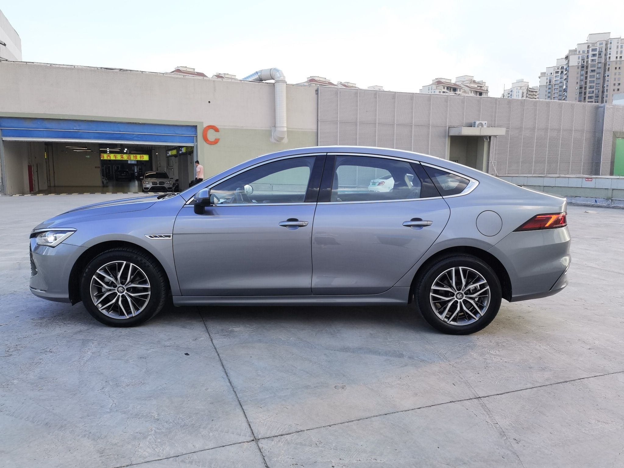 比亚迪 秦PLUS 2021款 DM-i 120KM 旗舰型