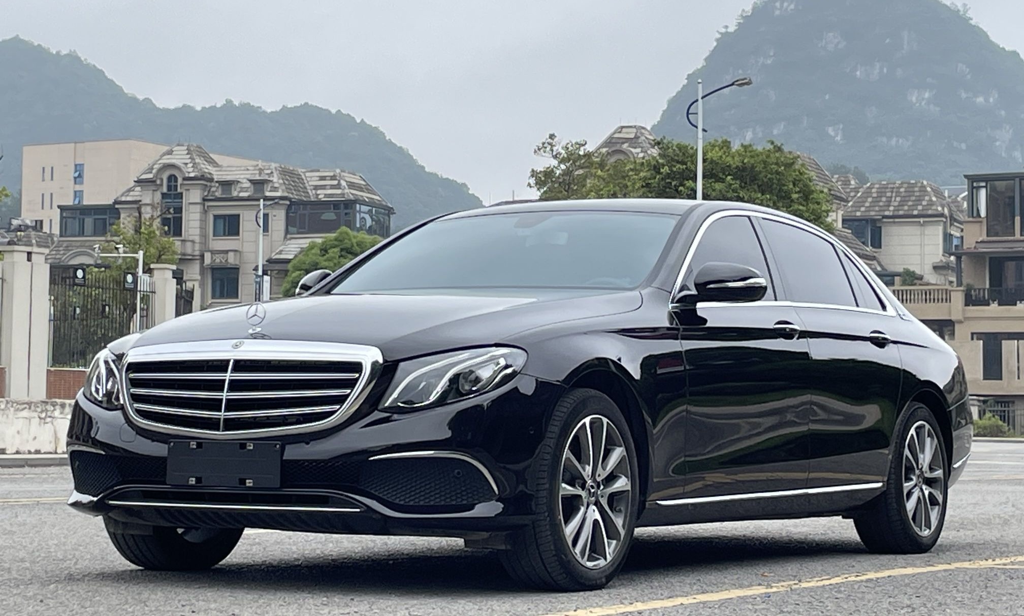 奔驰E级 2020款 E 260 L