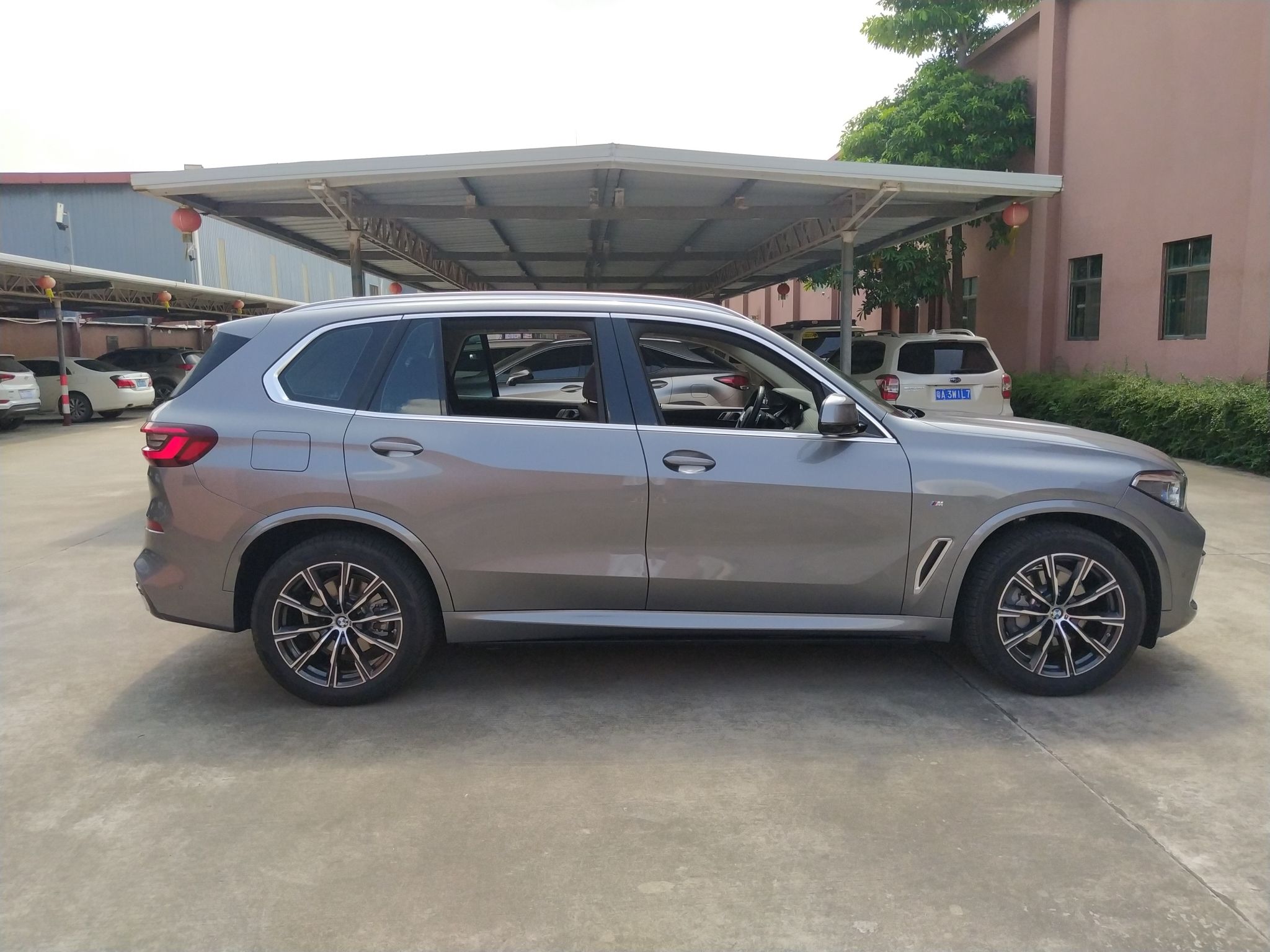 宝马X5 2022款 改款 xDrive 30Li 尊享型M运动套装