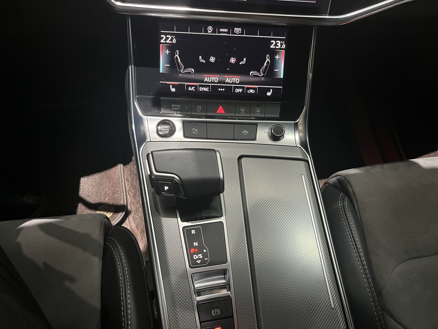 奥迪A6L 2021款 45 TFSI quattro 臻选动感型