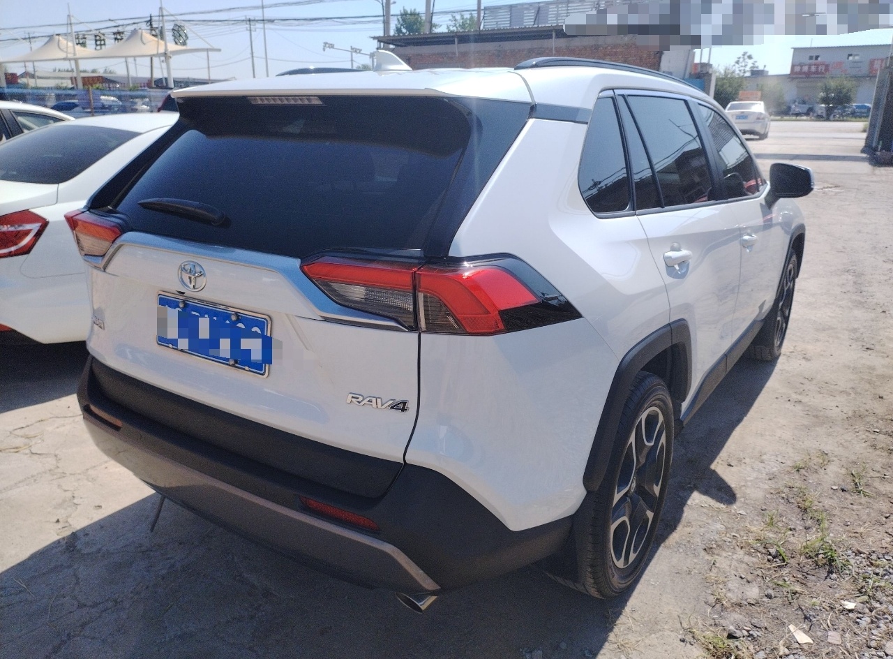 丰田 RAV4 2020款 2.0L CVT两驱尊贵版