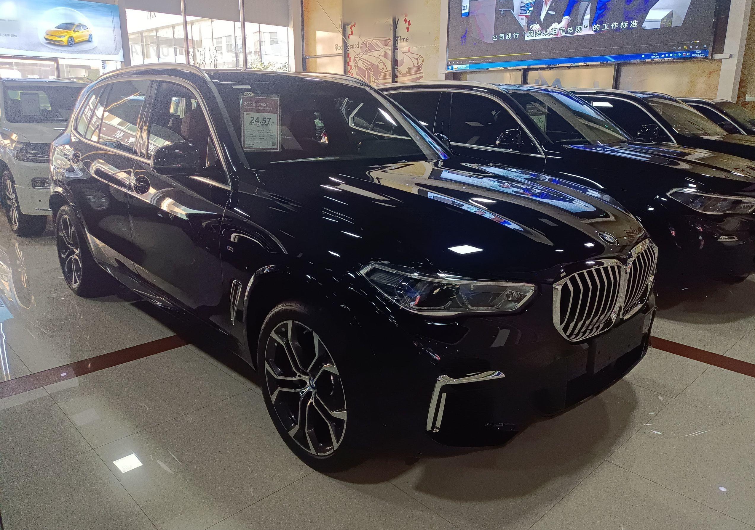 宝马X5 2022款 改款 xDrive 40Li 尊享型M运动套装