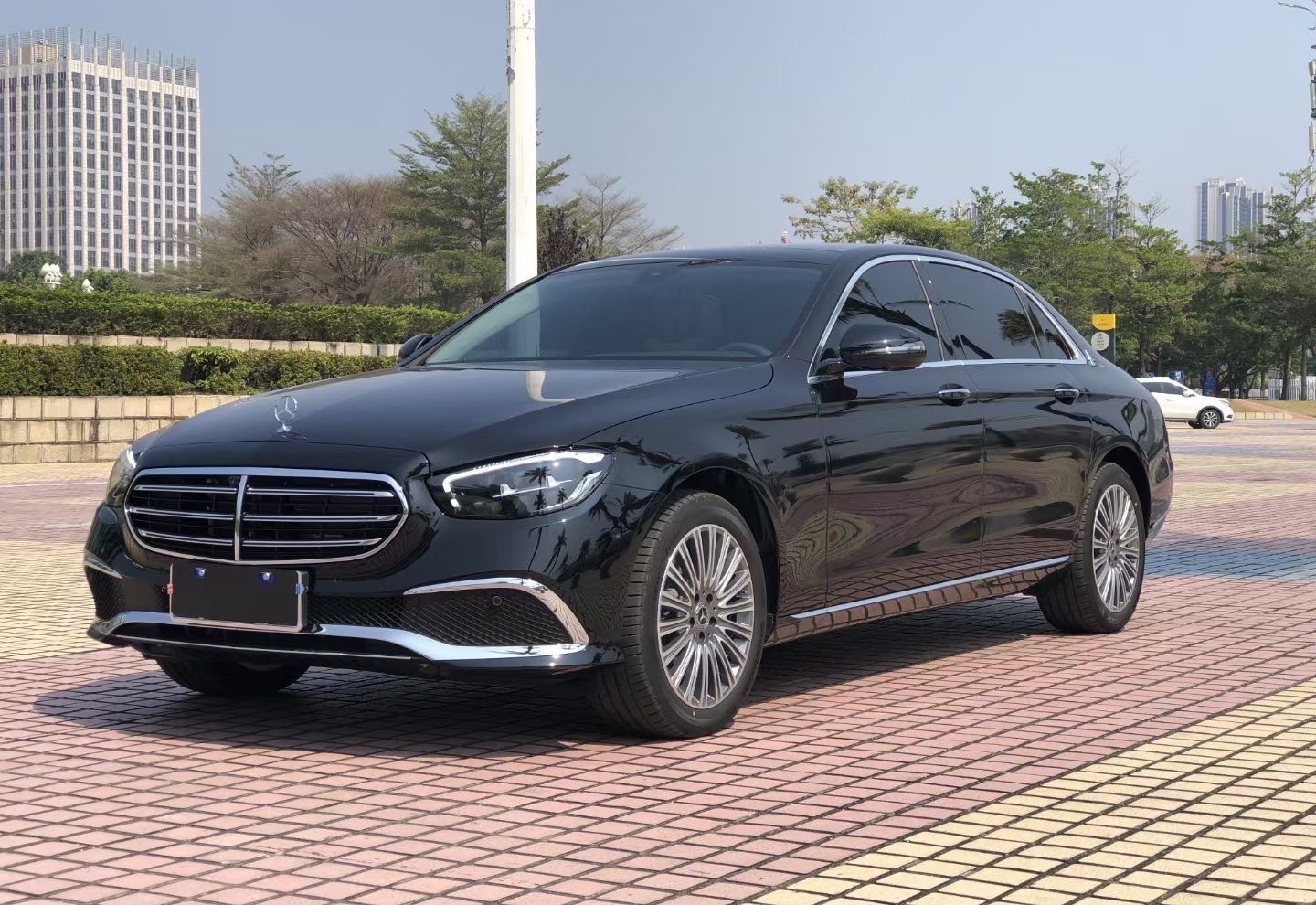 奔驰E级 2023款 E 300 L 豪华型