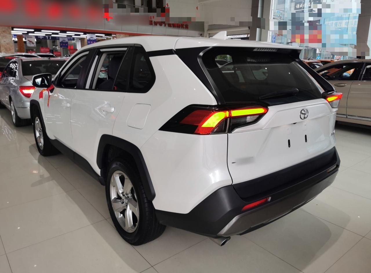 丰田 RAV4 2021款 2.0L CVT两驱风尚版