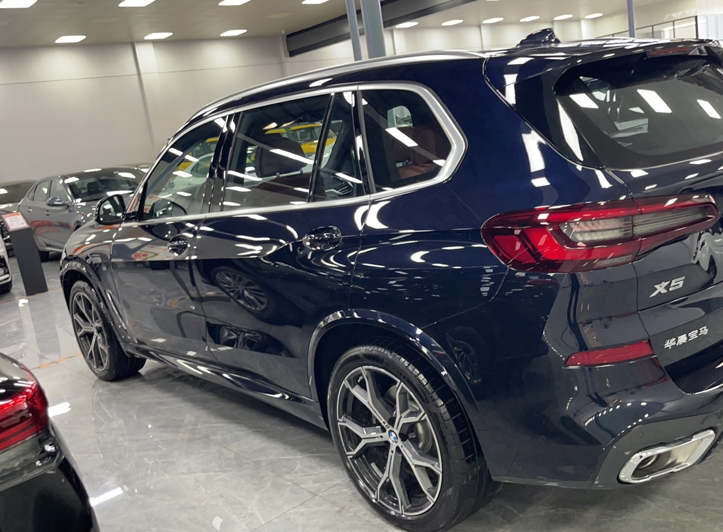 宝马X5 2022款 改款 xDrive 40Li M运动套装