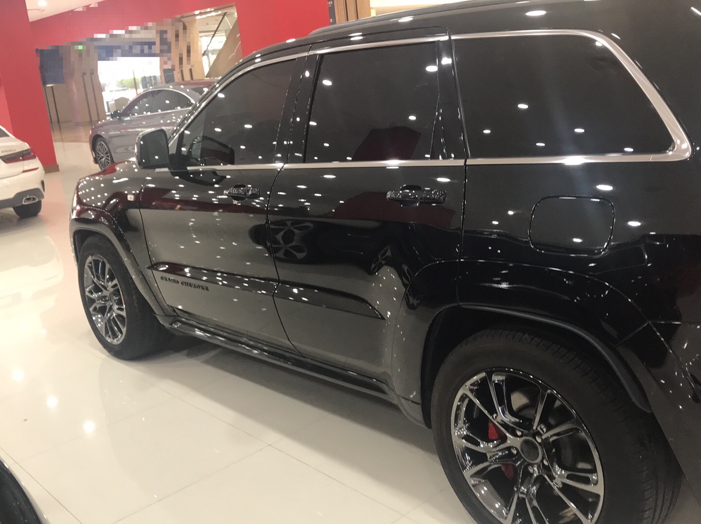 Jeep 大切诺基 SRT 2013款 6.4L SRT8 炫黑版