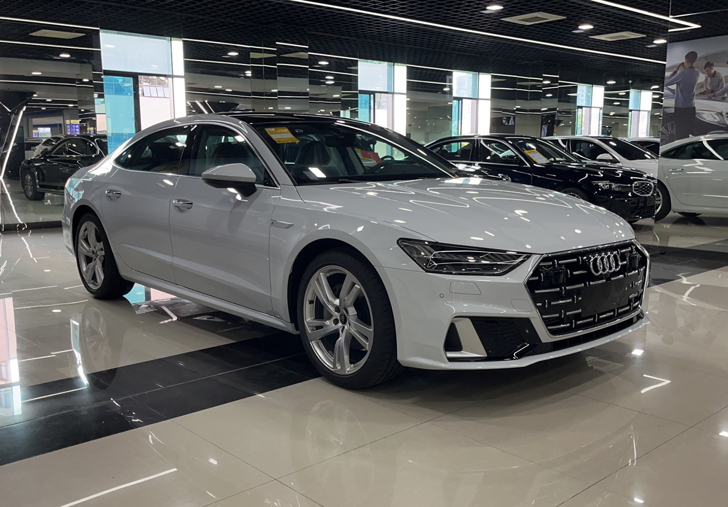 奥迪A7L 2022款 45 TFSI S-line 筑梦未来版