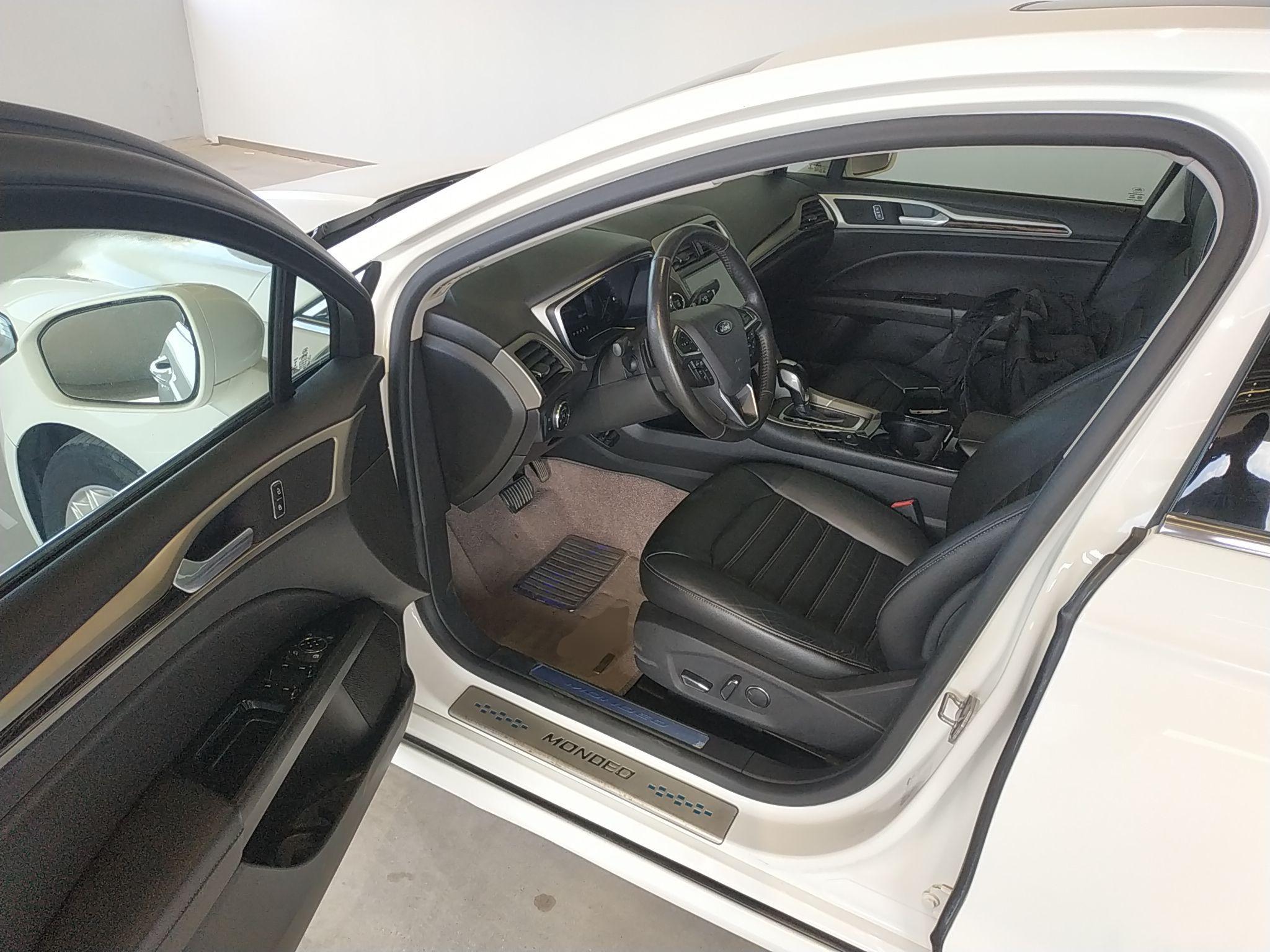 福特 蒙迪欧 2013款 2.0L GTDi200时尚型