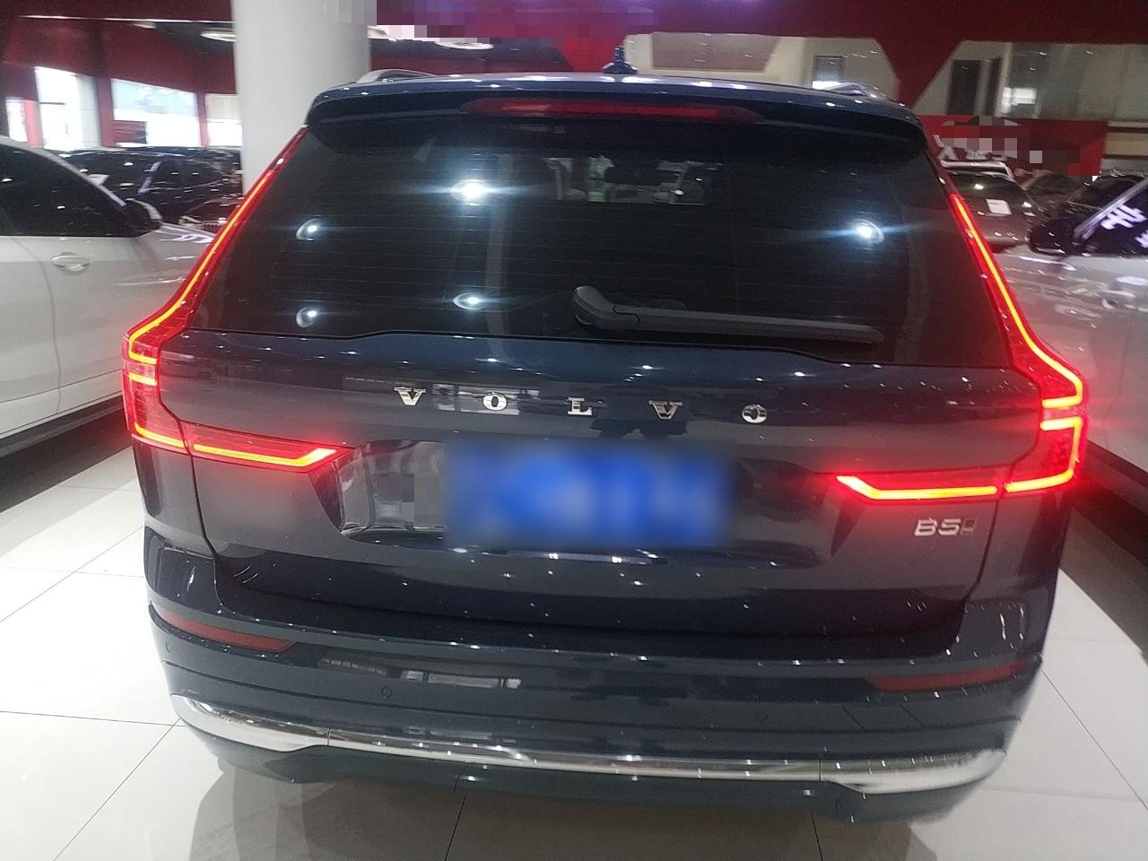 沃尔沃XC60 2022款 B5 四驱智逸豪华版