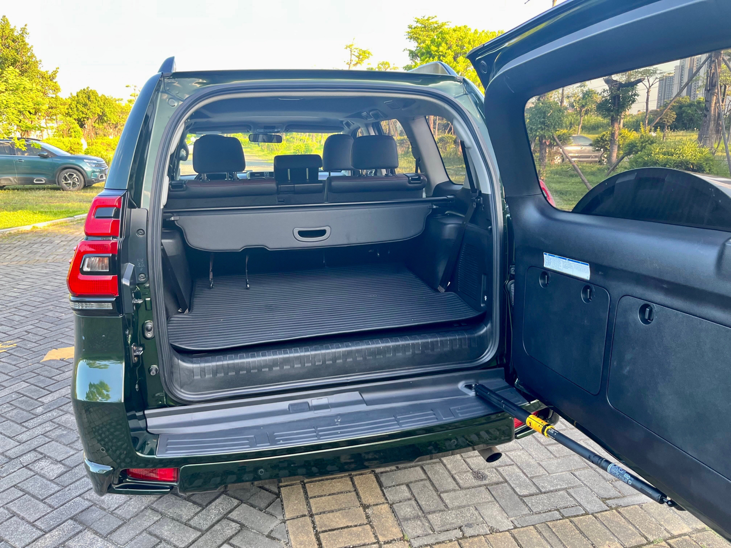 丰田 普拉多 2019款 3.5L 自动TX-L尊享版后挂备胎