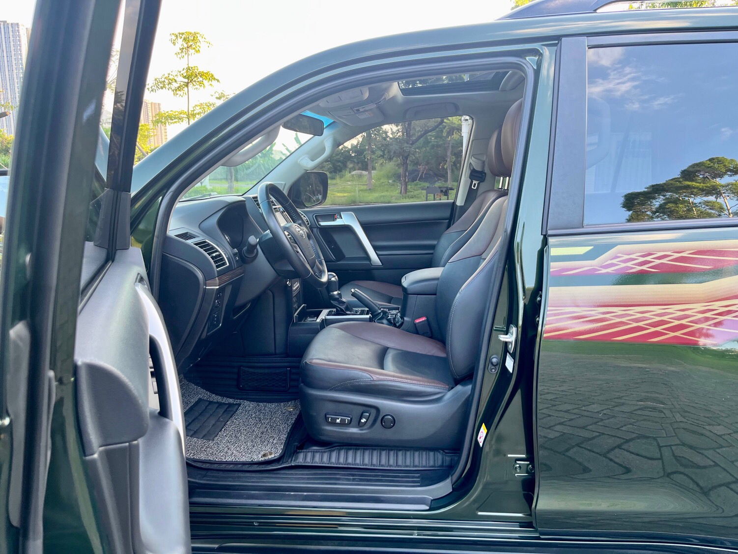 丰田 普拉多 2019款 3.5L 自动TX-L尊享版后挂备胎